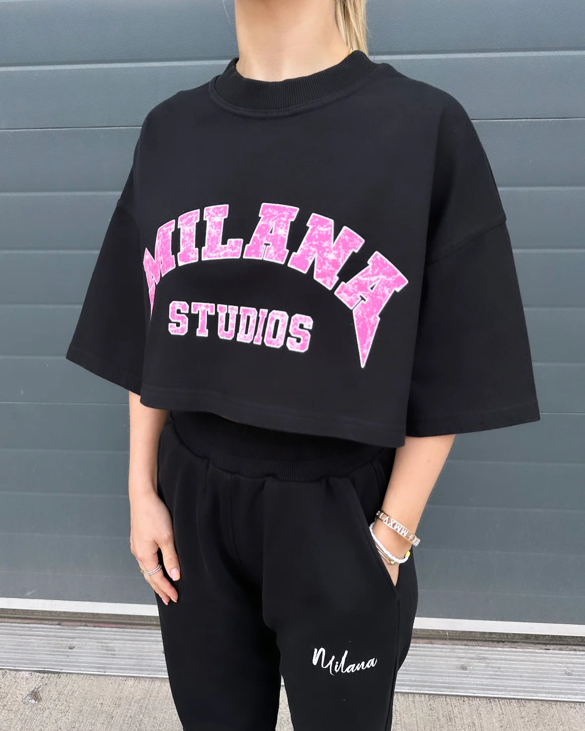 Black Arch Cropped Heavyweight T-shirt. - Image 3