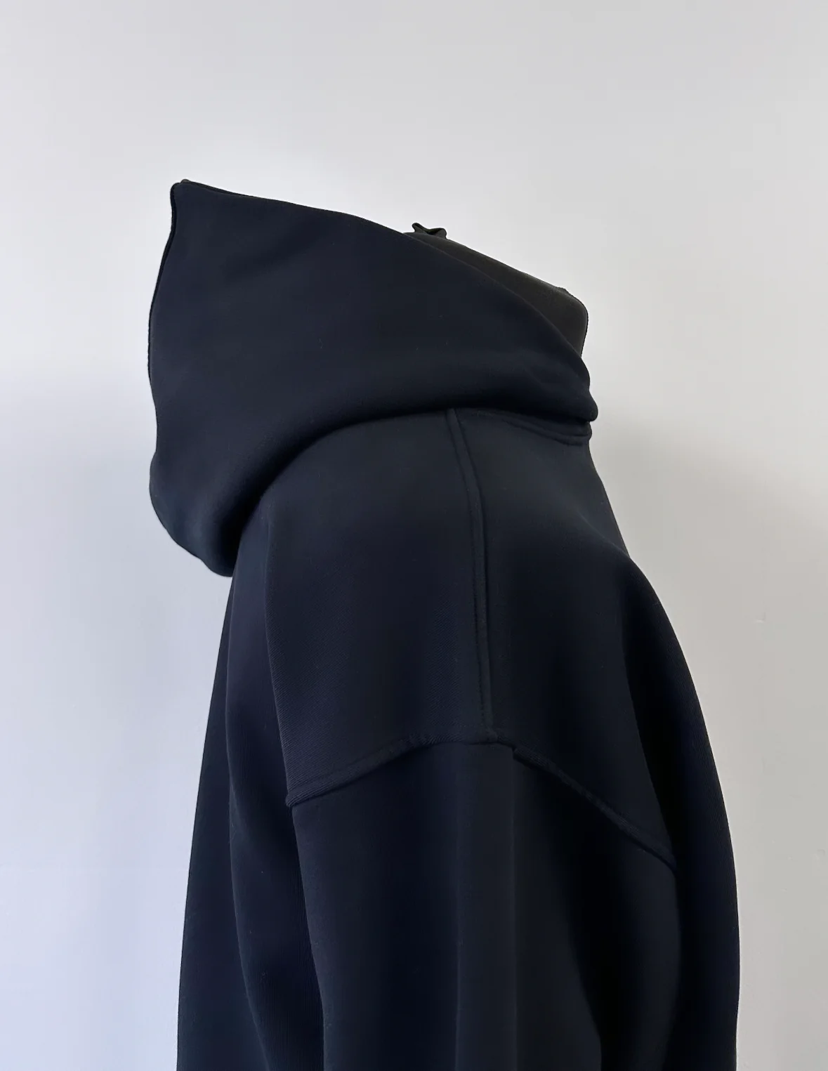 Black Heavyweight Worldwide Hoodie. - Image 5