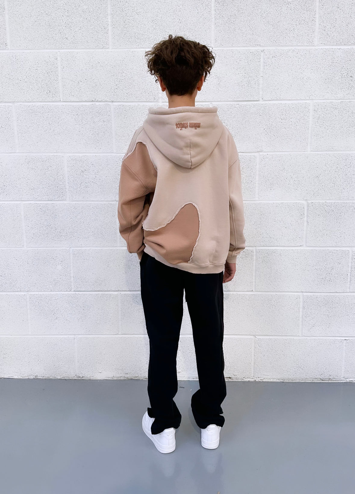 Swirl Kids Hoodie - Taupe / Brown. - Image 4