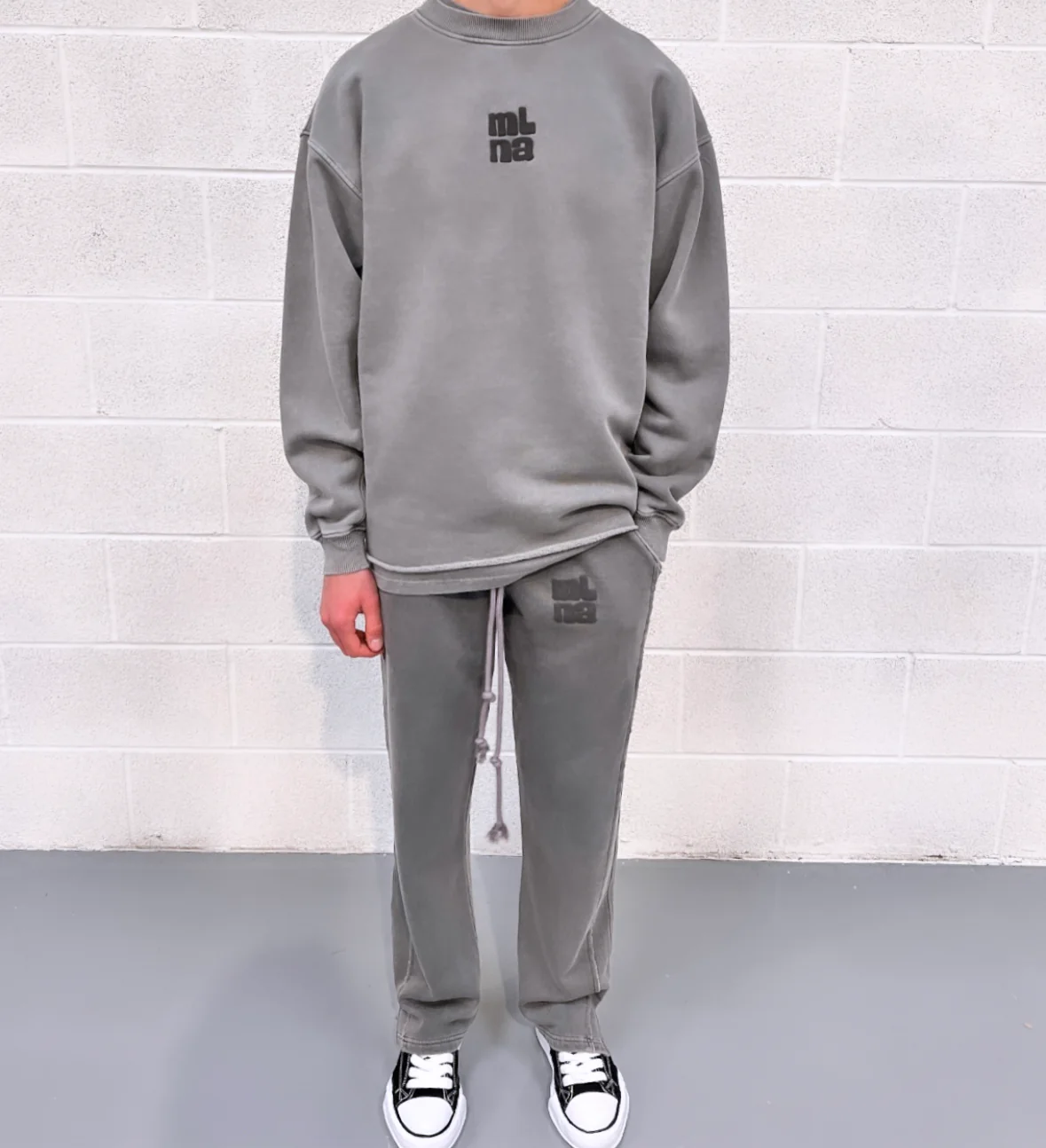 Washed Charcoal Heavyweight Bubble Open Hem Sweatshirt. - Image 3